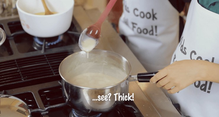 how to make a bechamel sauce - stir until thickened