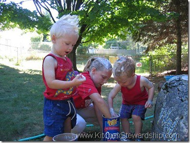 How to Throw a Messy Party (the Best Summer Kids' Gathering You'll Ever See!)