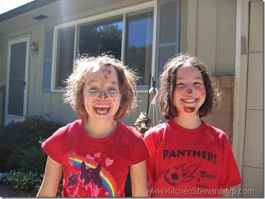 How to Throw a Messy Party (the Best Summer Kids' Gathering You'll Ever See!)