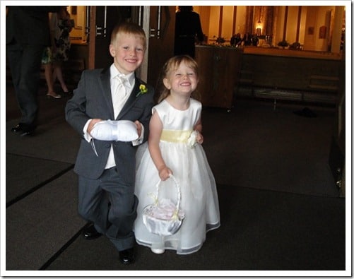 2 kids at wedding