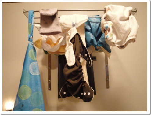 hanging cloth diapers to dry (4) (475x356)