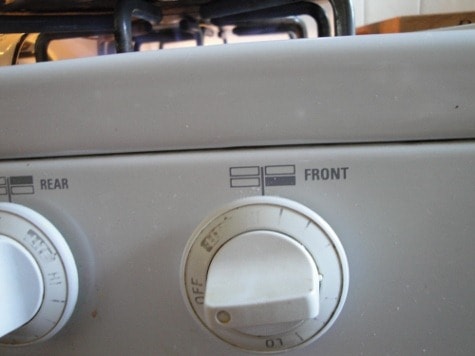 making homemade raw yogurt