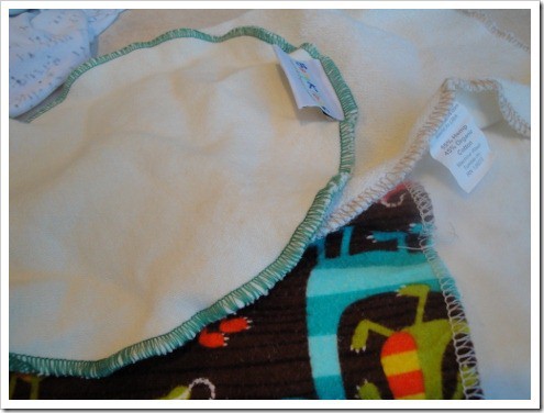 DIY reusable cloth diaper wipes for FREE with this quick method! You probably have everything you need in your house right now...