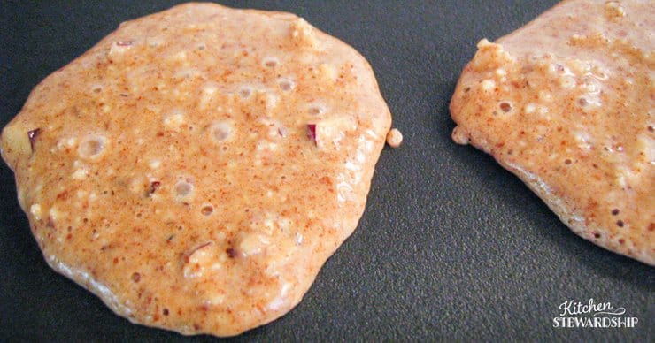 Paleo, grain free and oh so delcious! These almond apple panackes will be a hit with the whole family.