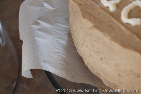 Tip for mess-free frosting