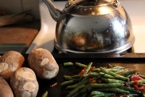 Hosting Guests for Dinner (2) (475x317)