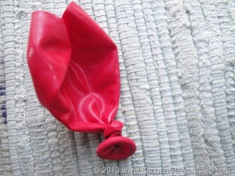 Kids party game balloon marshmallow poppers