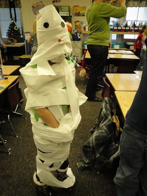 toilet paper snowman