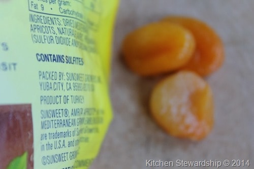 Apricots with Sulfites Labeling