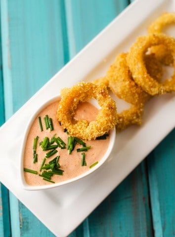 quinoa crusted spicy onion rings