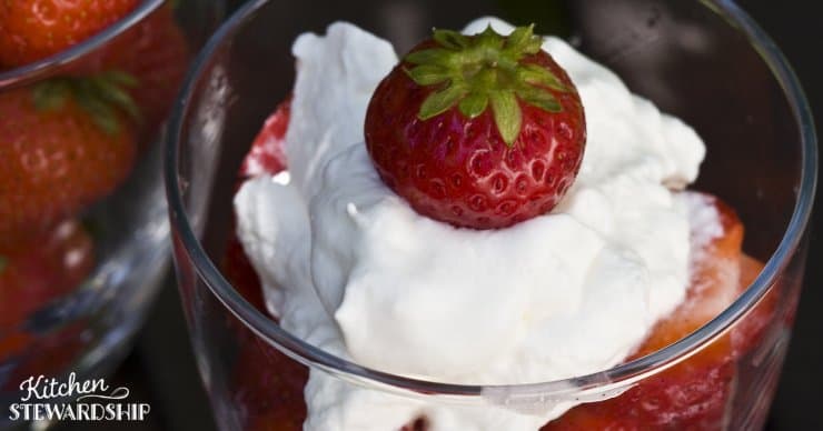 Lazy Whipped Cream: A Recipe For {Healthy} Instant Whipped Topping: Find yourself mourning the convenience of instant whipped topping in a tub? Check out this single unsuspecting ingredient in your fridge that magically transforms into whipped cream -- without using a whisk! #cleaneatingrecipes #realfood