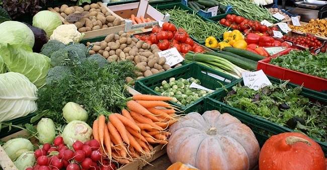 Do you have more than the average number of kids in your family? Learn three simple tips to keep costs down and still feed them well. These easy ideas will keep your stress levels low.