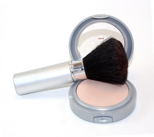 powder brush and makeup z 1 OT Lv OO