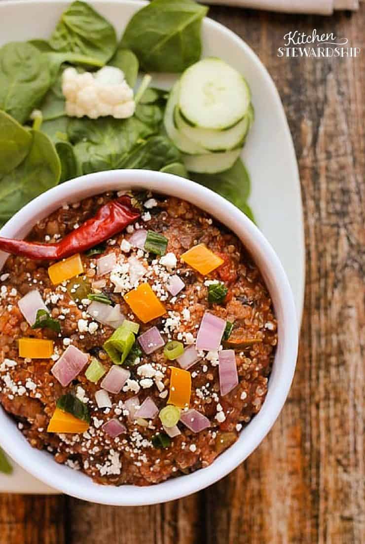 Simple Taco Quinoa Chili Recipe - gluten-free, vegetarian, comes together fast for an easy dinner! (or side dish, or even burrito) Double for dinner and freeze leftovers!