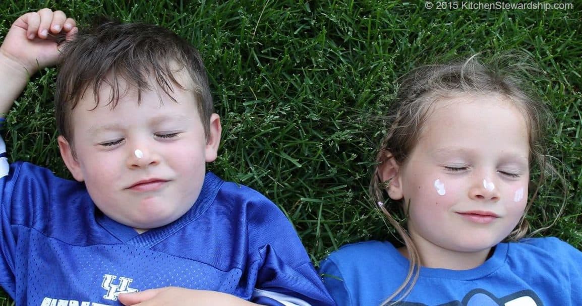 kids with sunscreen on face