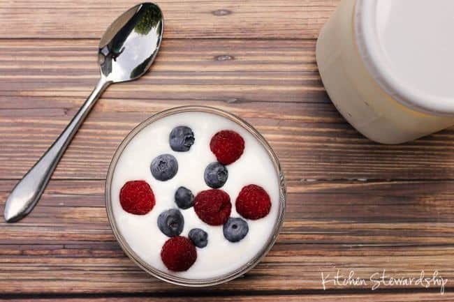 Troubleshoot runny homemade yogurt, tips for creamy yogurt, the perfect method without a yogurt maker. 24 hour yogurt too. Foolproof and no dishes!