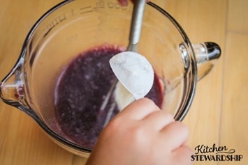 pouring gelatin into juice