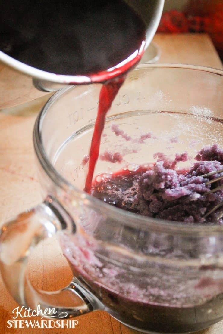 Pouring juice into the gelatin mixture