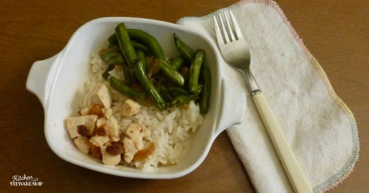 Chicken, rice and green beans in a bowl. 