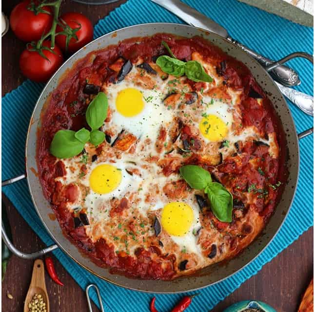 green shakshuka in a skillet