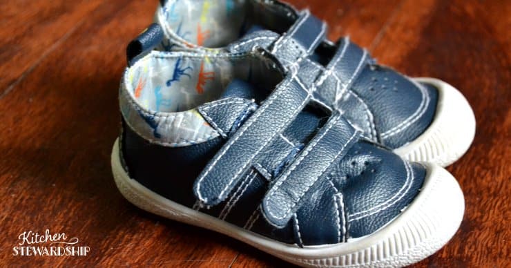 minimalist baby shoes 