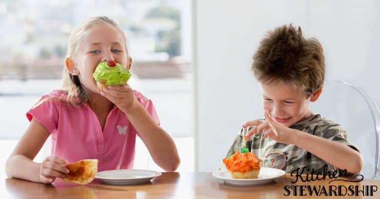 Kids eating cupcakes