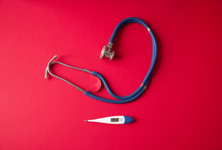 stethoscope and thermometer for detecting potential pneumonia in toddlers