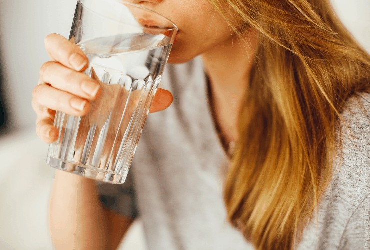 drink water, at-home detox