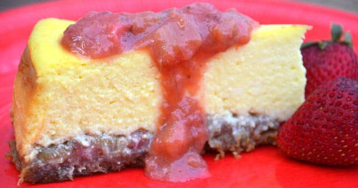 cheesecake with strawberry sauce