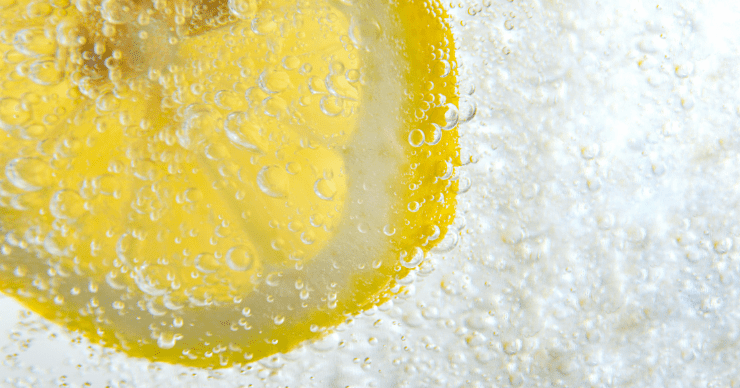 lemon in carbonated water