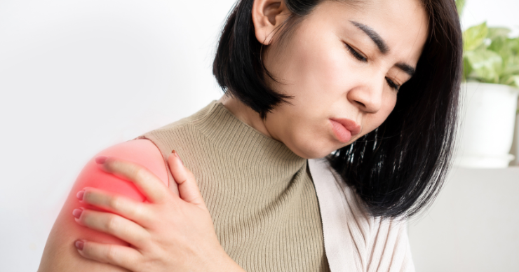 woman with shoulder pain